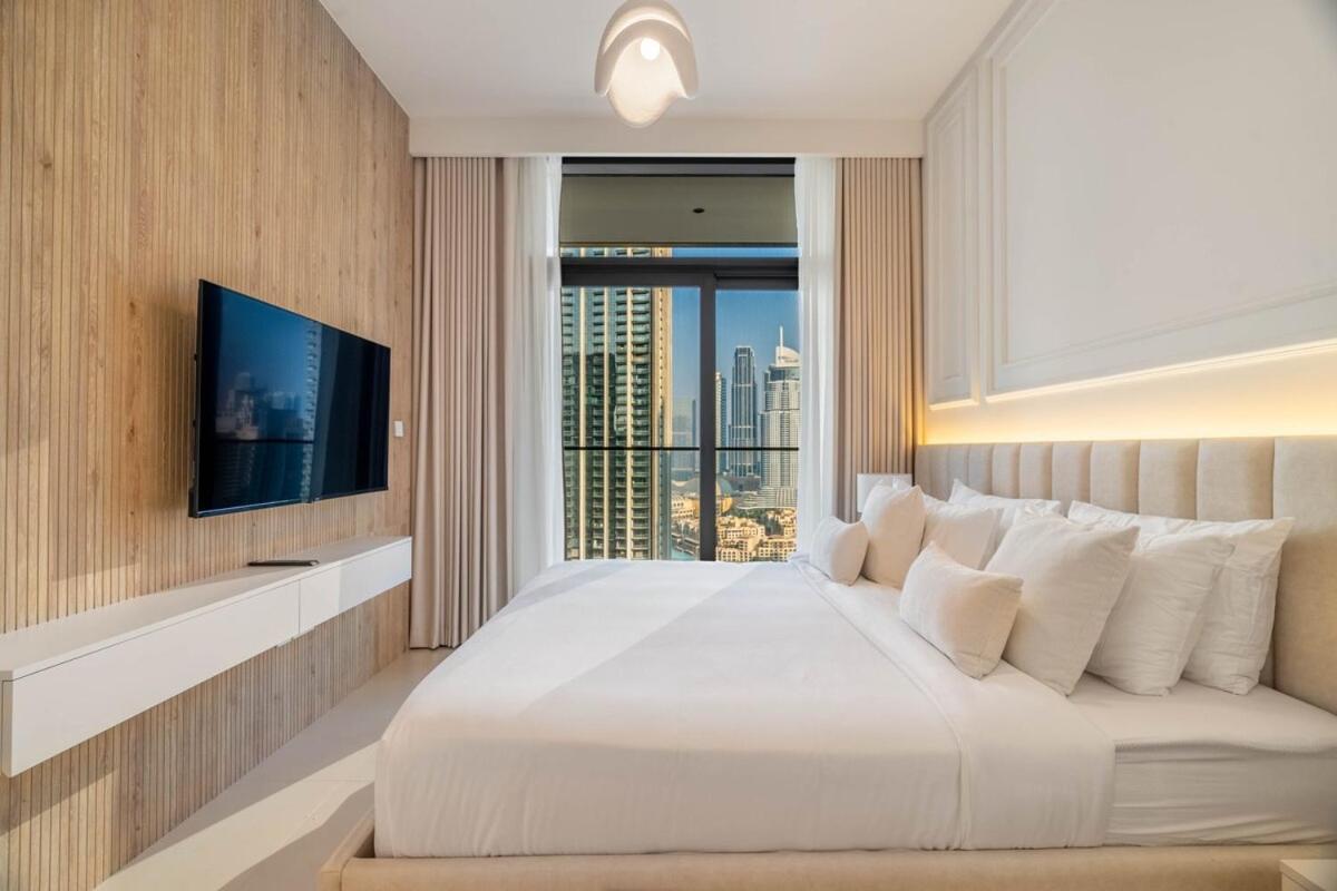 Burj Crown Luxury - 4br - Only Steps To Mall
