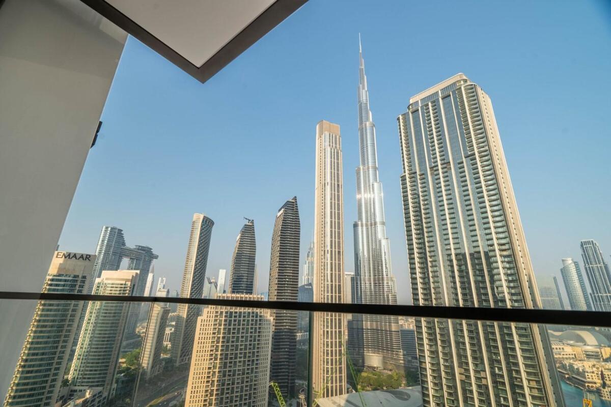 Burj Crown Luxury - 4br - Only Steps To Mall Apartment *