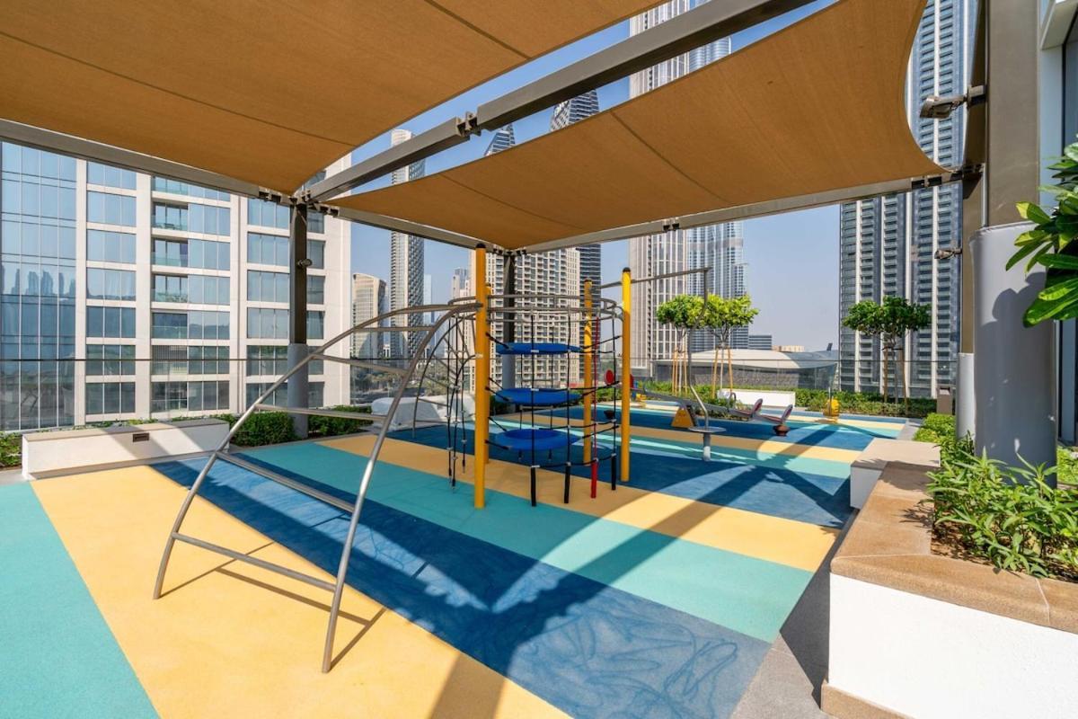 Burj Crown Luxury - 4br - Only Steps To Mall Apartment