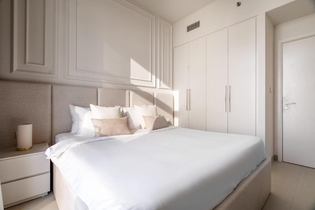 Burj Crown Luxury - 4br - Only Steps To Mall